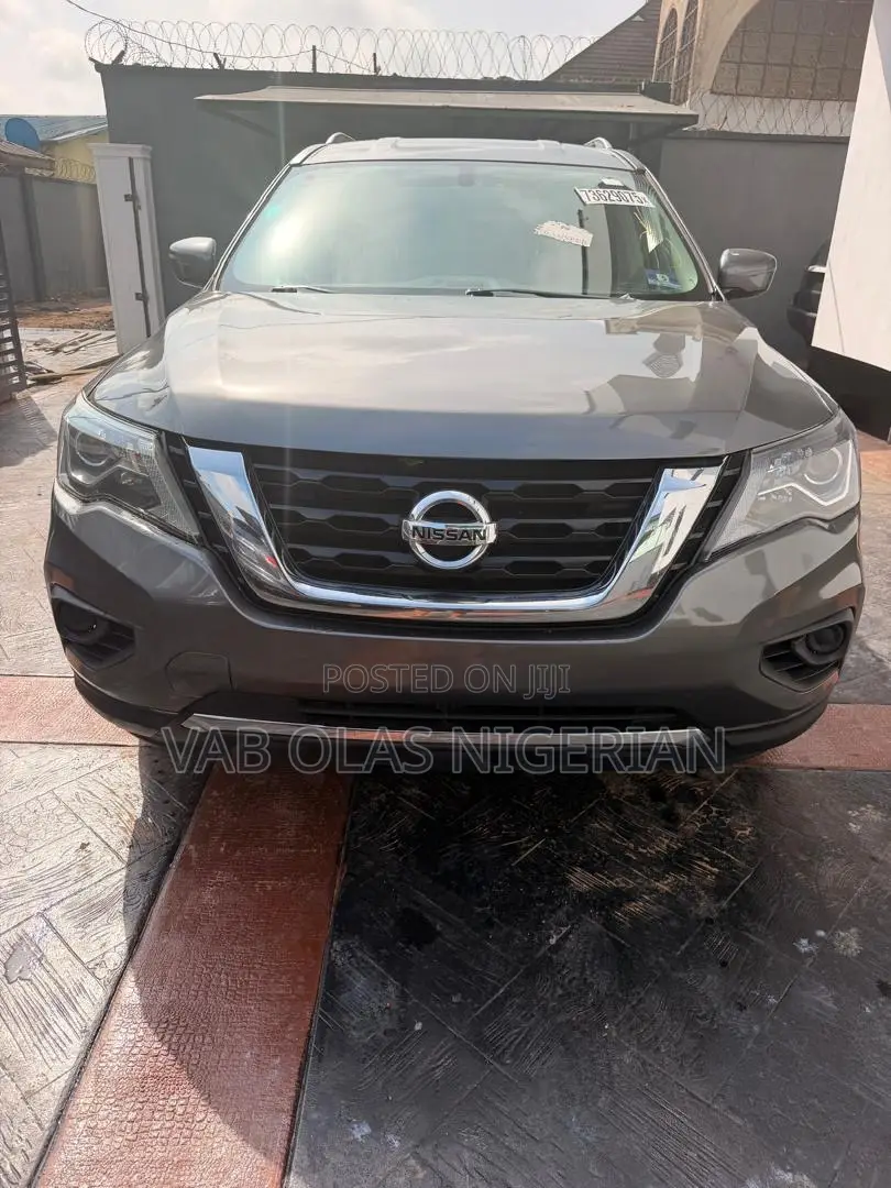 Nissan Pathfinder Platinum 4dr FWD (3.5L 6cyl) 2017 Gray