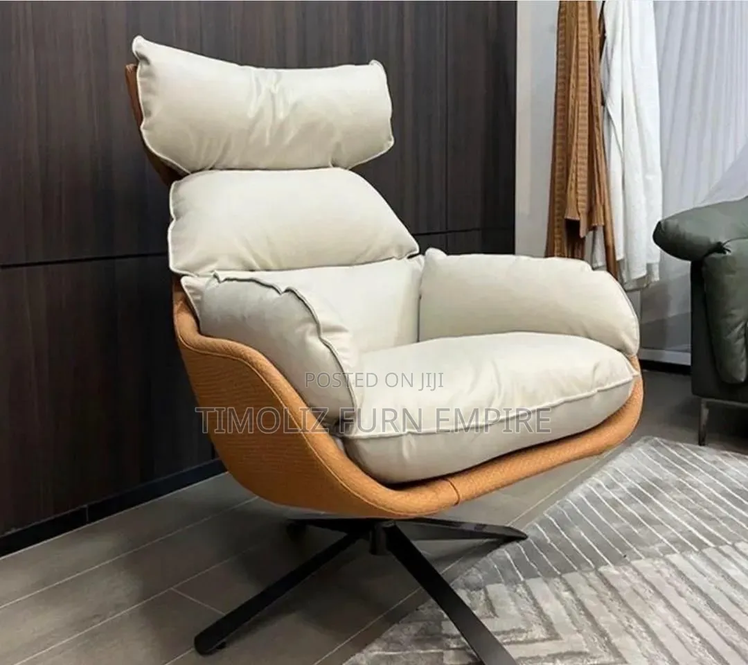 Modern Luxury Swivel Lounge Chair With Cushions.
