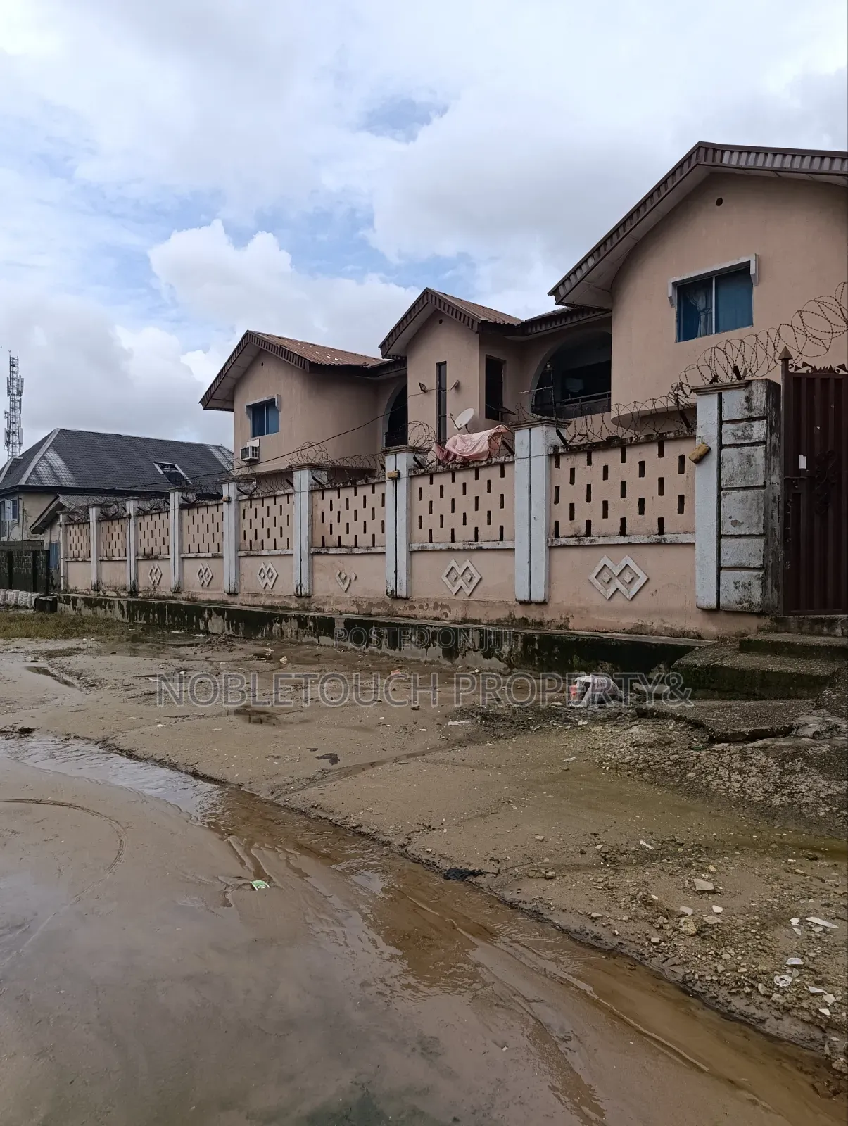 3bdrm Block of Flats in Iyana School Bus, Iba / Ojo for rent