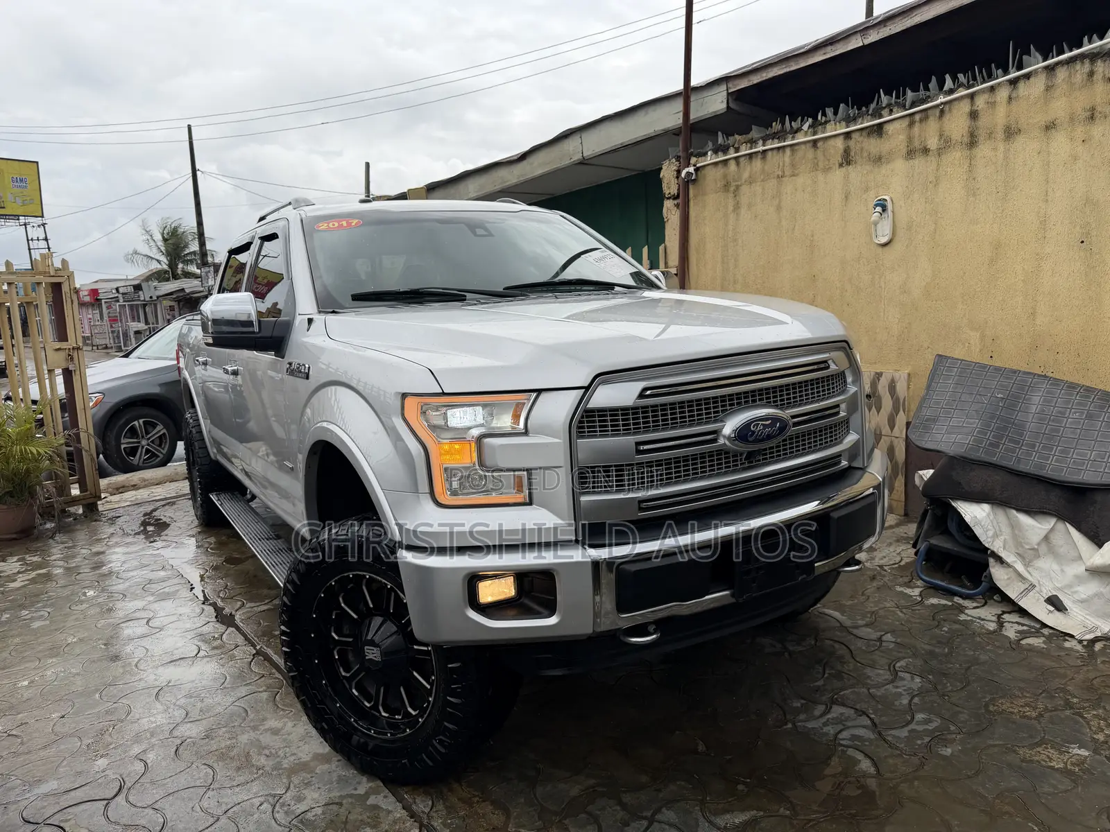 Ford F-150 Platinum 4x4 SuperCrew Cab Styleside 5.5 ft. box 145 in. WB