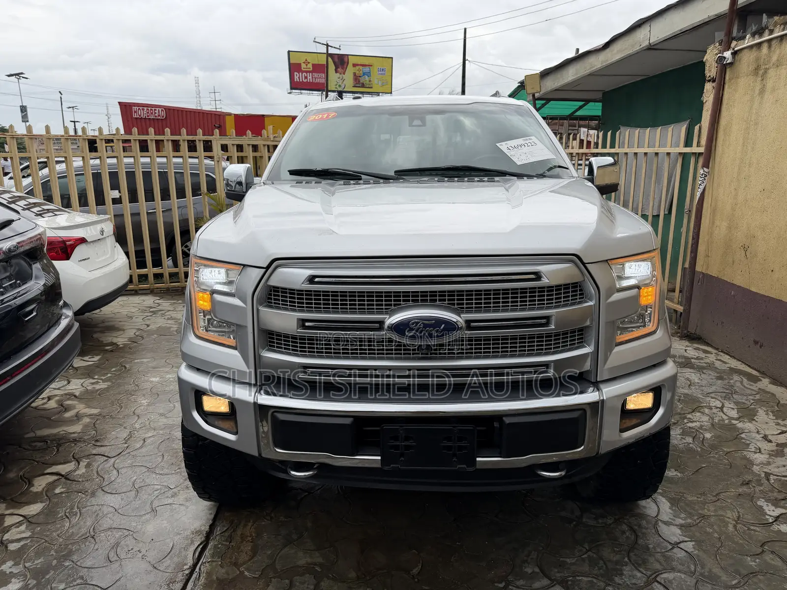 Ford F-150 Platinum 4x4 SuperCrew Cab Styleside 5.5 ft. box 145 in. WB
