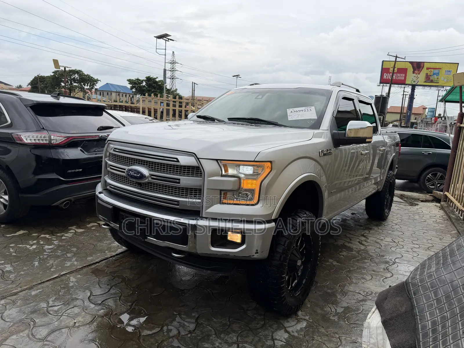 Ford F-150 Platinum 4x4 SuperCrew Cab Styleside 5.5 ft. box 145 in. WB