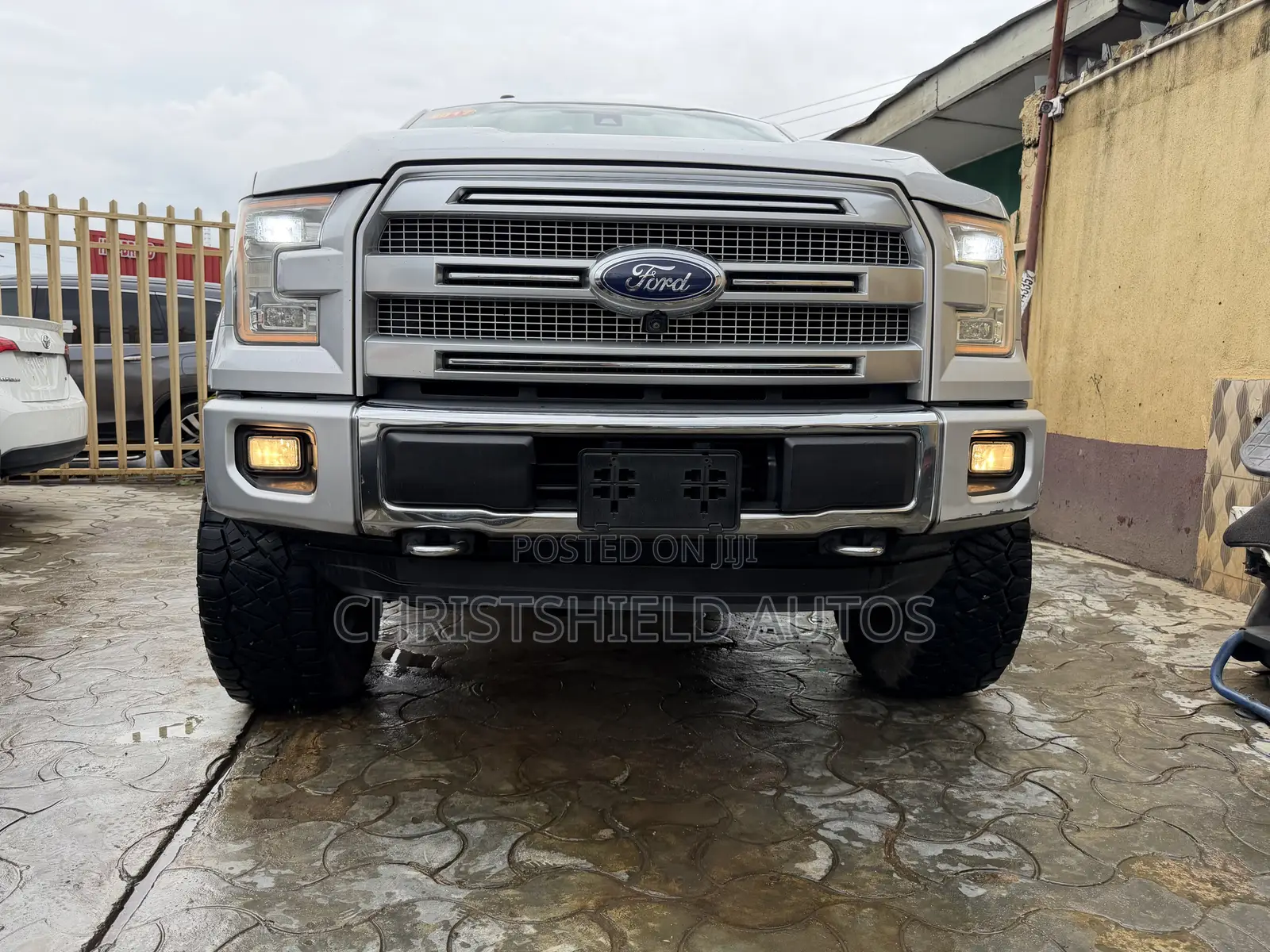 Ford F-150 Platinum 4x4 SuperCrew Cab Styleside 5.5 ft. box 145 in. WB