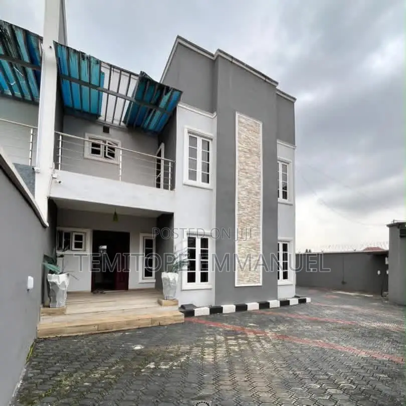 Furnished 4bdrm Duplex in Mende for sale