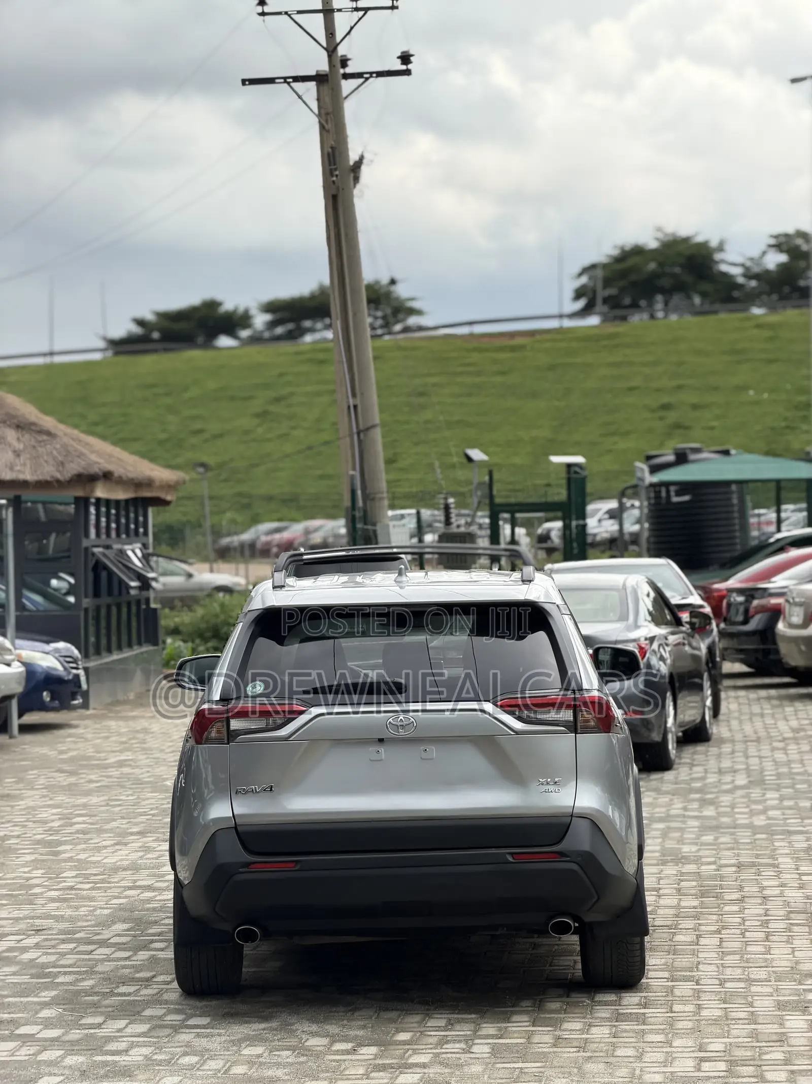 Toyota RAV4 XLE 2022 Silver