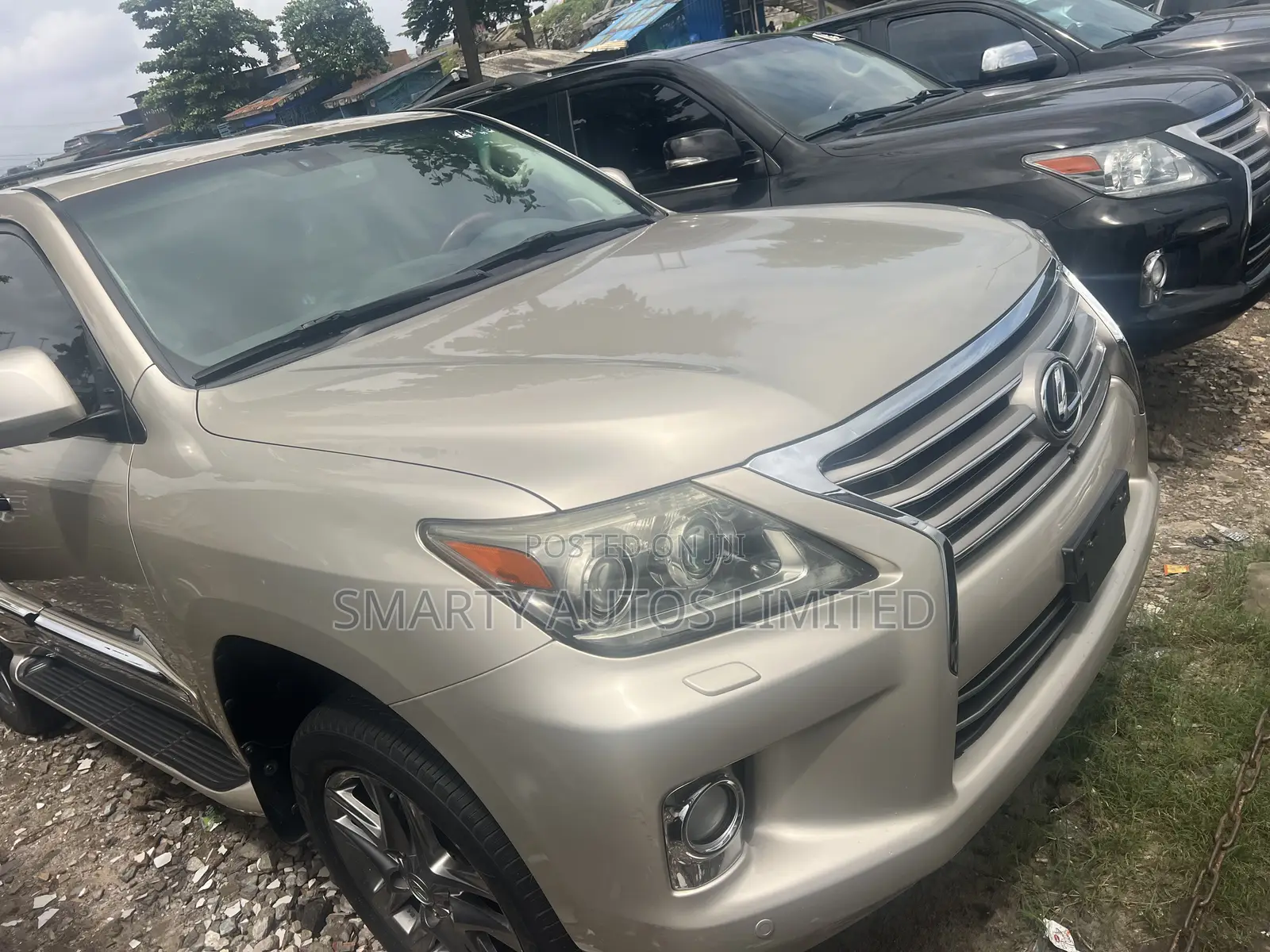 Lexus LX 570 (5 seats) AWD 2016 Gold