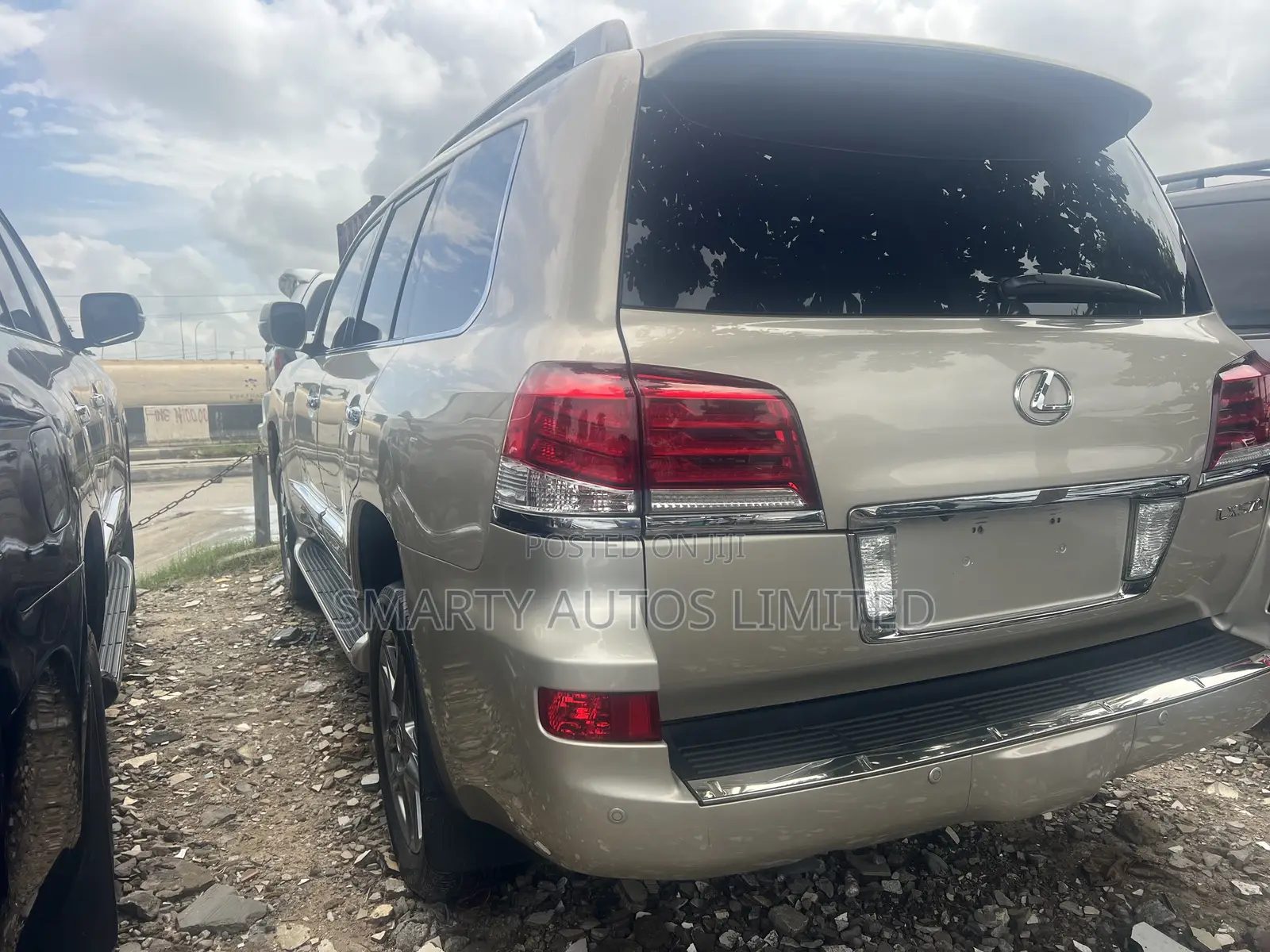Lexus LX 570 (5 seats) AWD 2016 Gold
