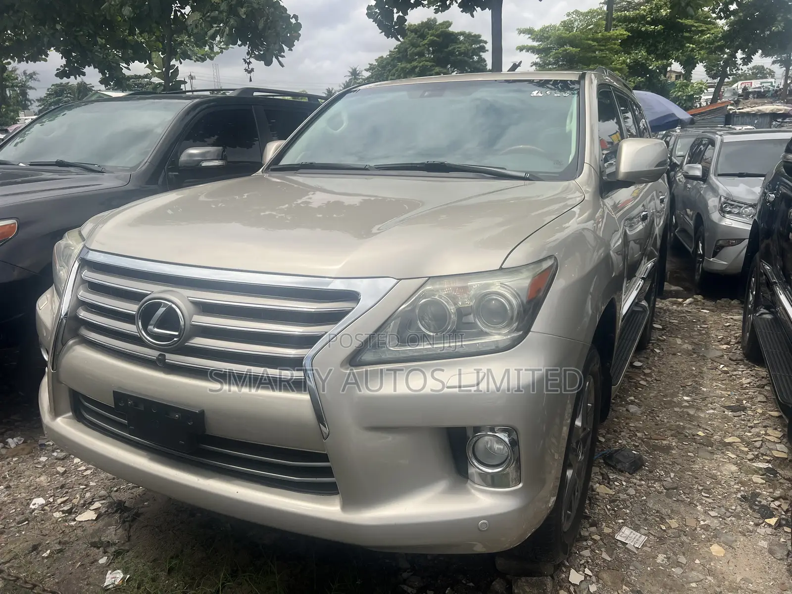 Lexus LX 570 (5 seats) AWD 2016 Gold