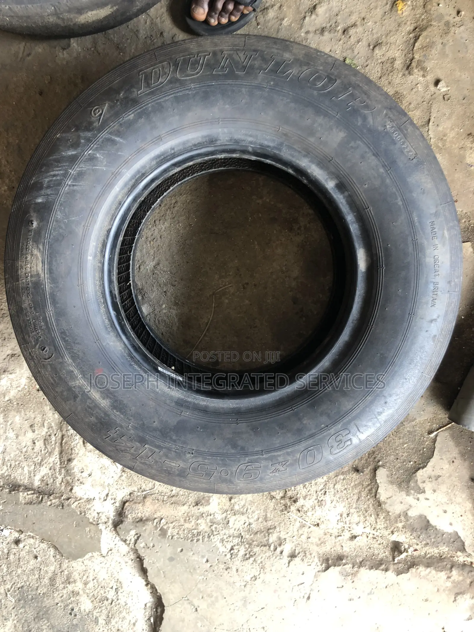Dunlop Aircraft Tire With a Size Marking of 30x9.5-14.