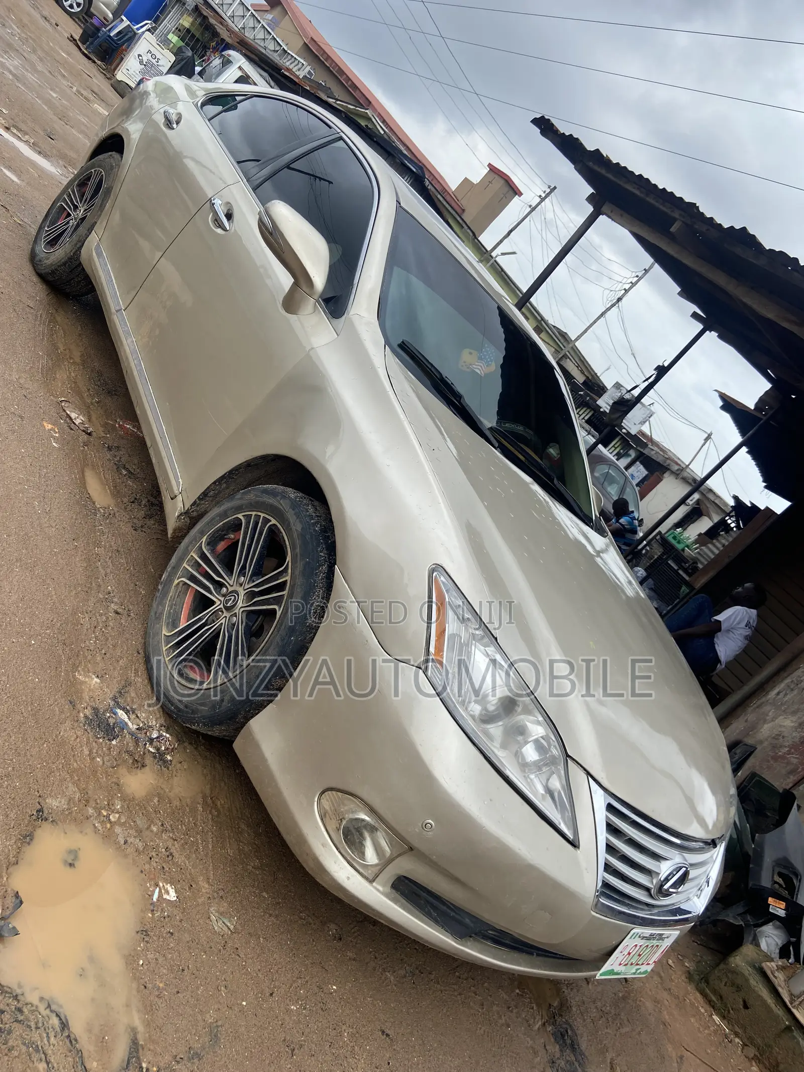 Lexus ES 350 2010 Gold