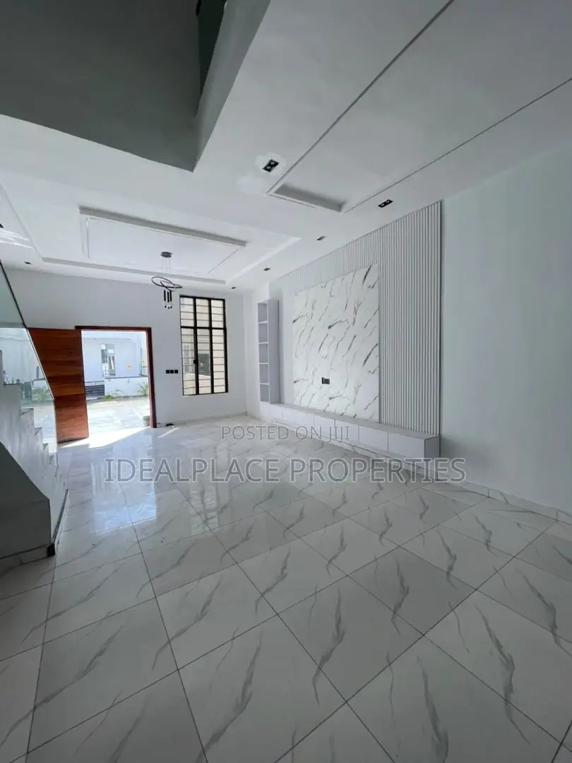 4bdrm Duplex in Ikota for sale
