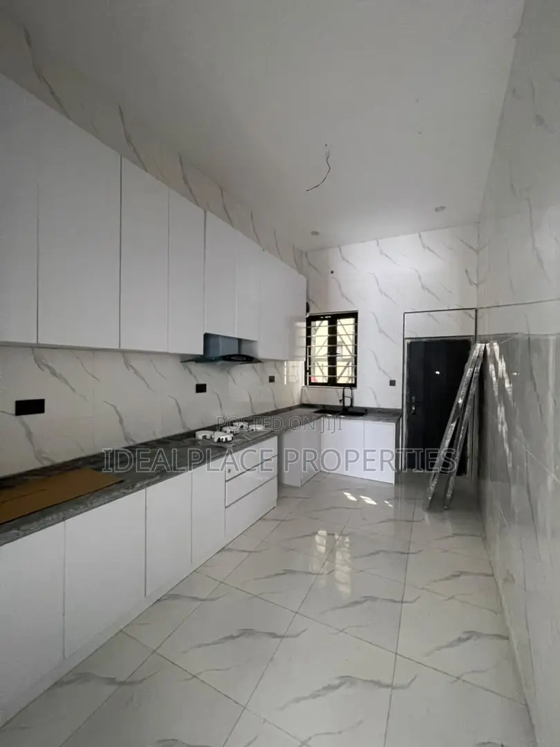 4bdrm Duplex in Ikota for sale
