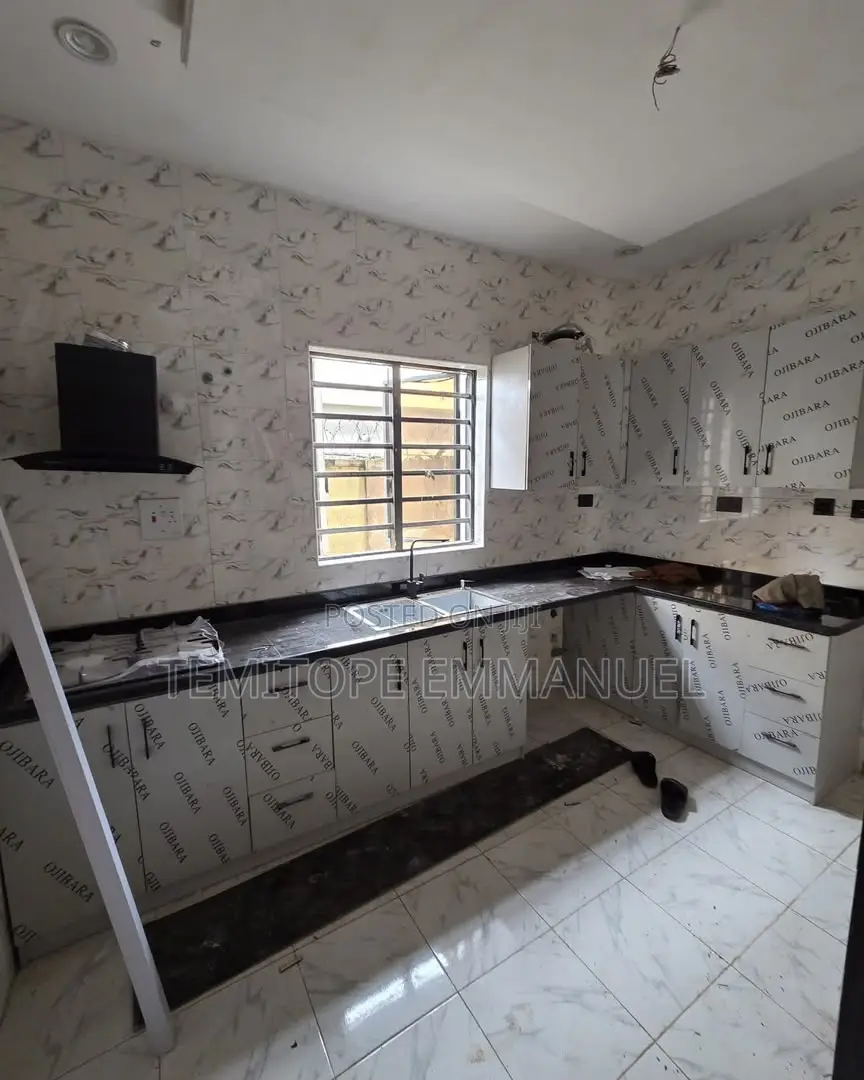 Furnished 4bdrm Duplex in Gbagada for sale