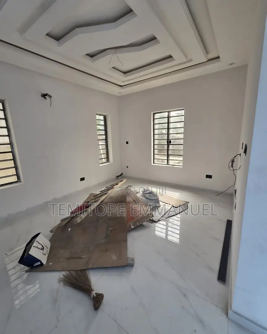 Furnished 4bdrm Duplex in Gbagada for sale