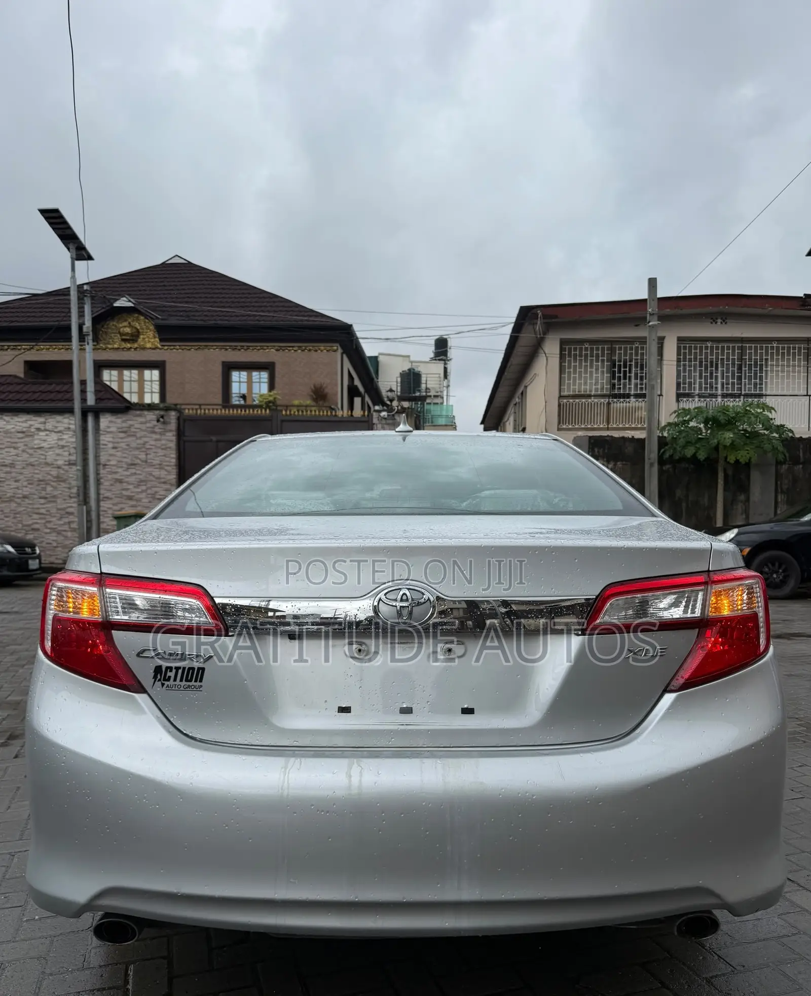 Toyota Camry XLE V6 4dr Sedan (3.5L 6cyl 6A) 2013 Silver