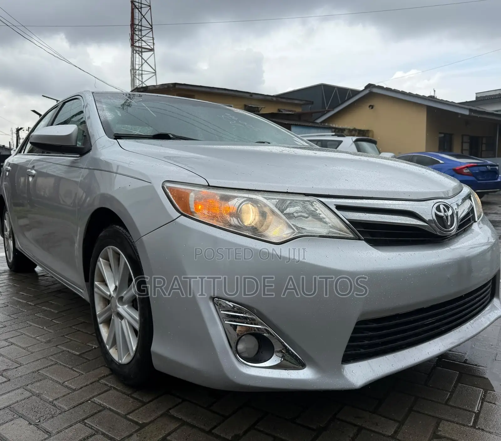 Toyota Camry XLE V6 4dr Sedan (3.5L 6cyl 6A) 2013 Silver