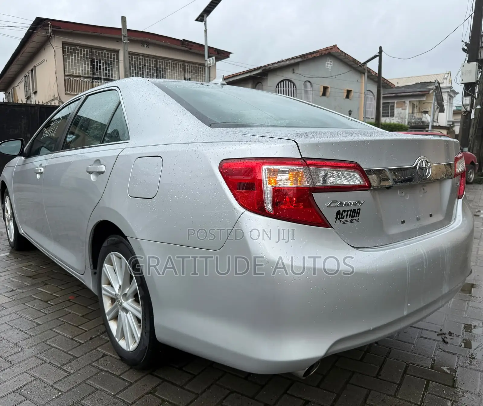 Toyota Camry XLE V6 4dr Sedan (3.5L 6cyl 6A) 2013 Silver