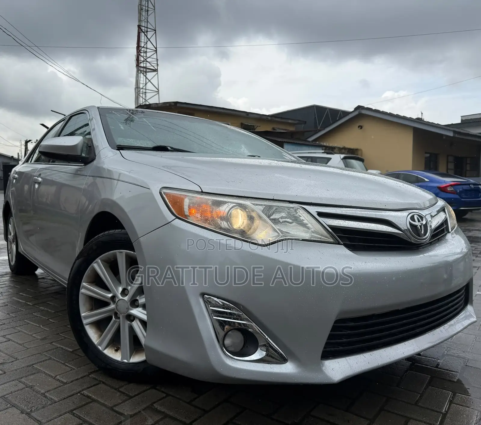Toyota Camry XLE V6 4dr Sedan (3.5L 6cyl 6A) 2013 Silver