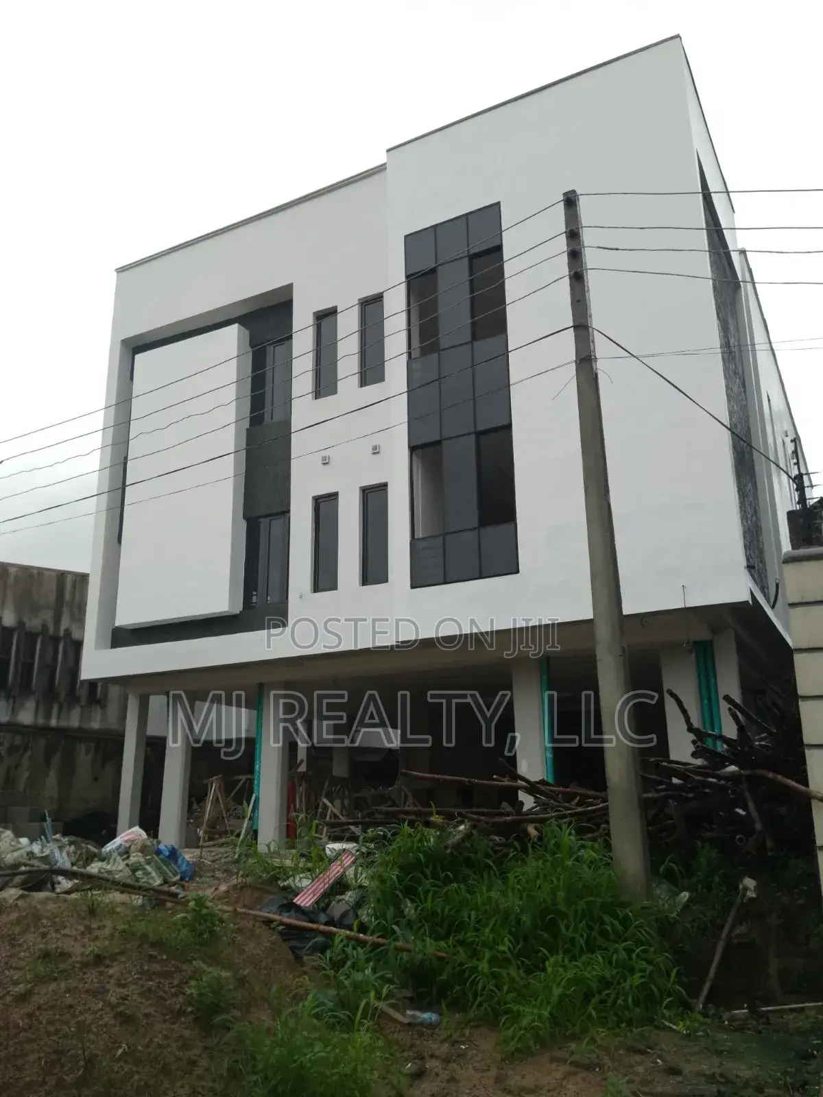 14bdrm Maisonette in Ikeja GRA for rent