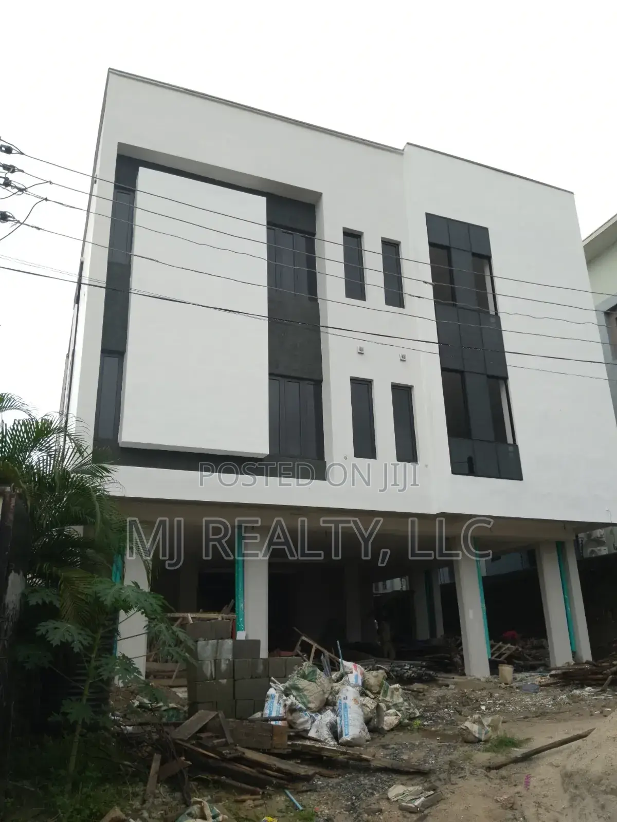 14bdrm Maisonette in Ikeja GRA for rent
