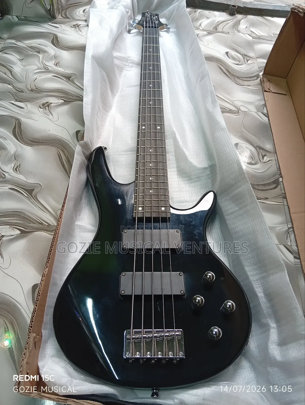Yes Audio 5-Strings Bass Guitar Black Colour With Bag Cable and Strap.