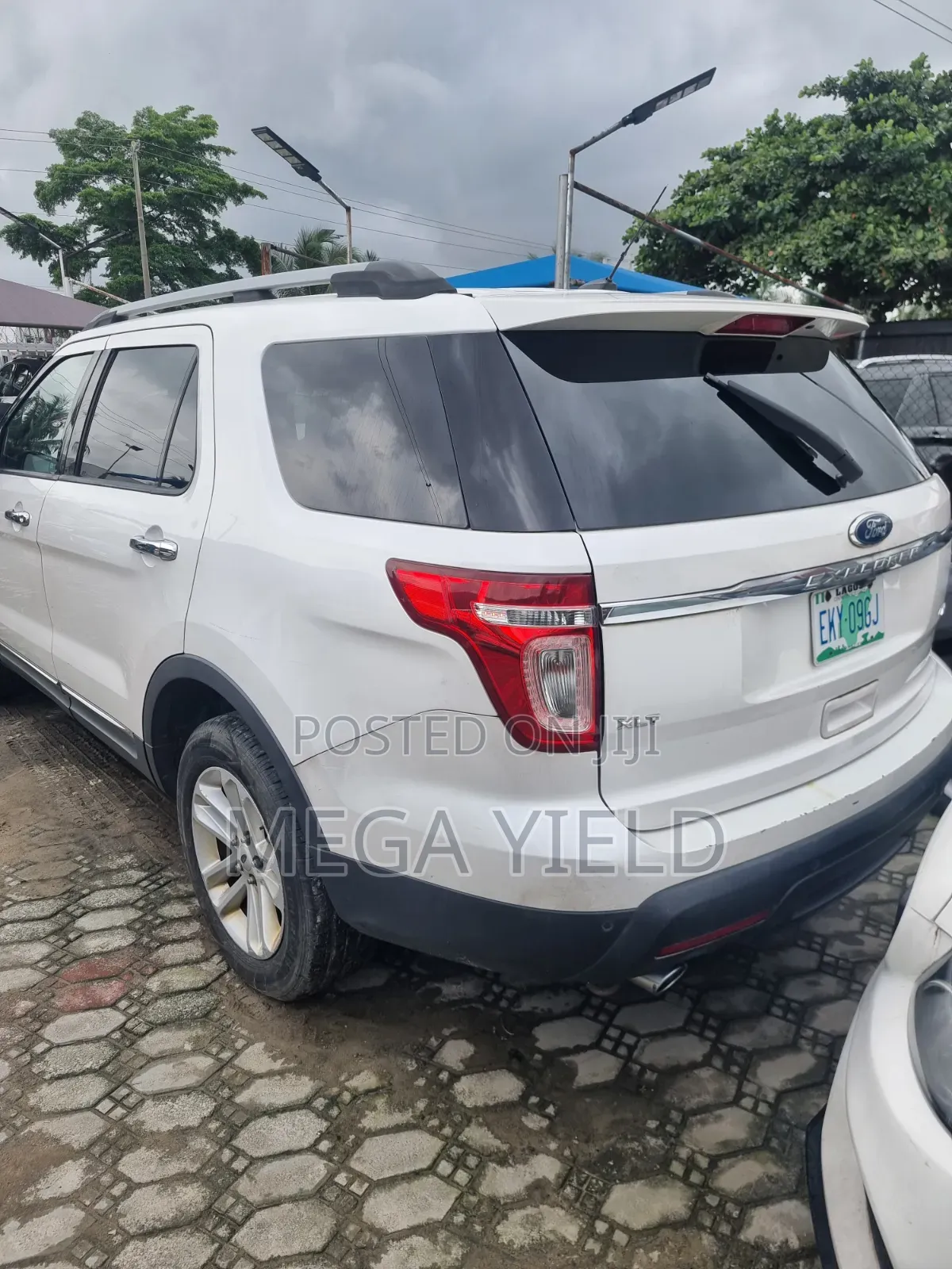 Ford Explorer XLT 4dr 4x4 (3.5L 6cyl 6A) 2011 White