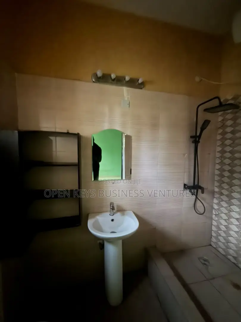 Furnished 3bdrm Apartment in Kolapo Ishola, Akobo for rent