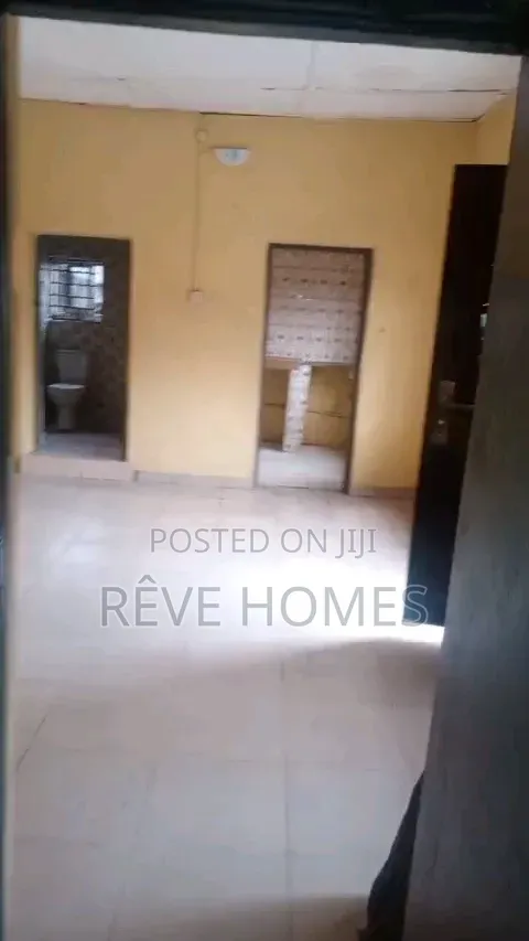 Mini Flat in Soluyi for rent