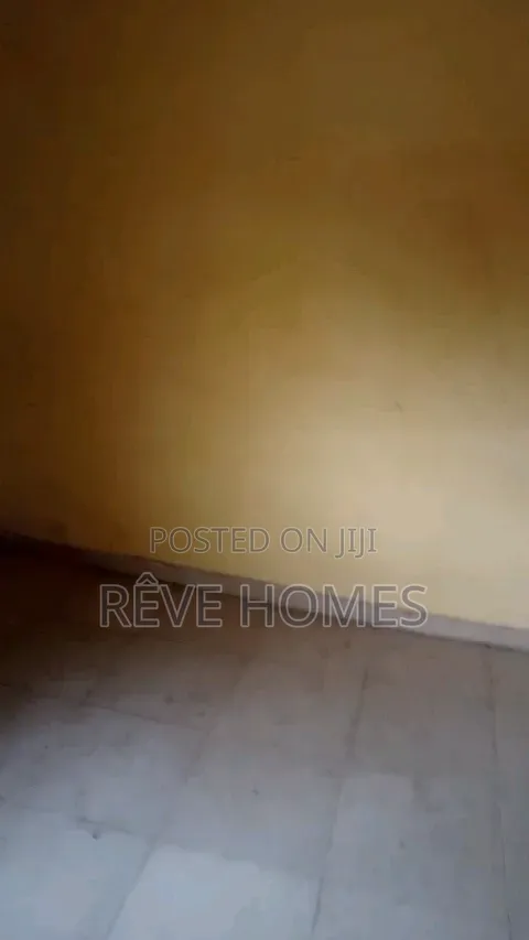 Mini Flat in Soluyi for rent