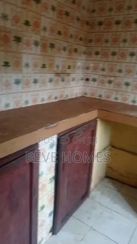 Mini Flat in Soluyi for rent
