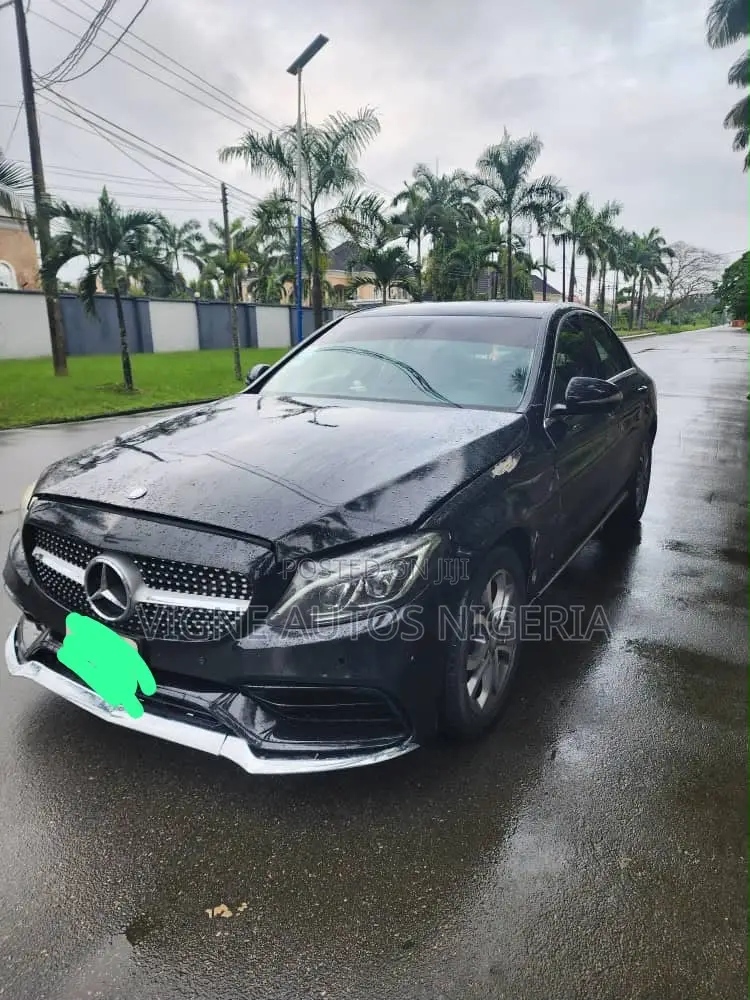 Mercedes-Benz C300 Luxury 4matic Sedan AWD (2.0L 4cyl 7A) 2017 Black