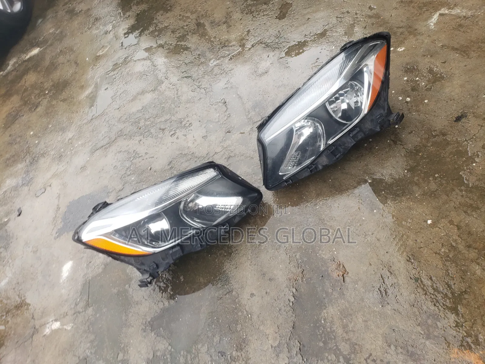 Mercedes-Benz GLA Non-Charger Headlights