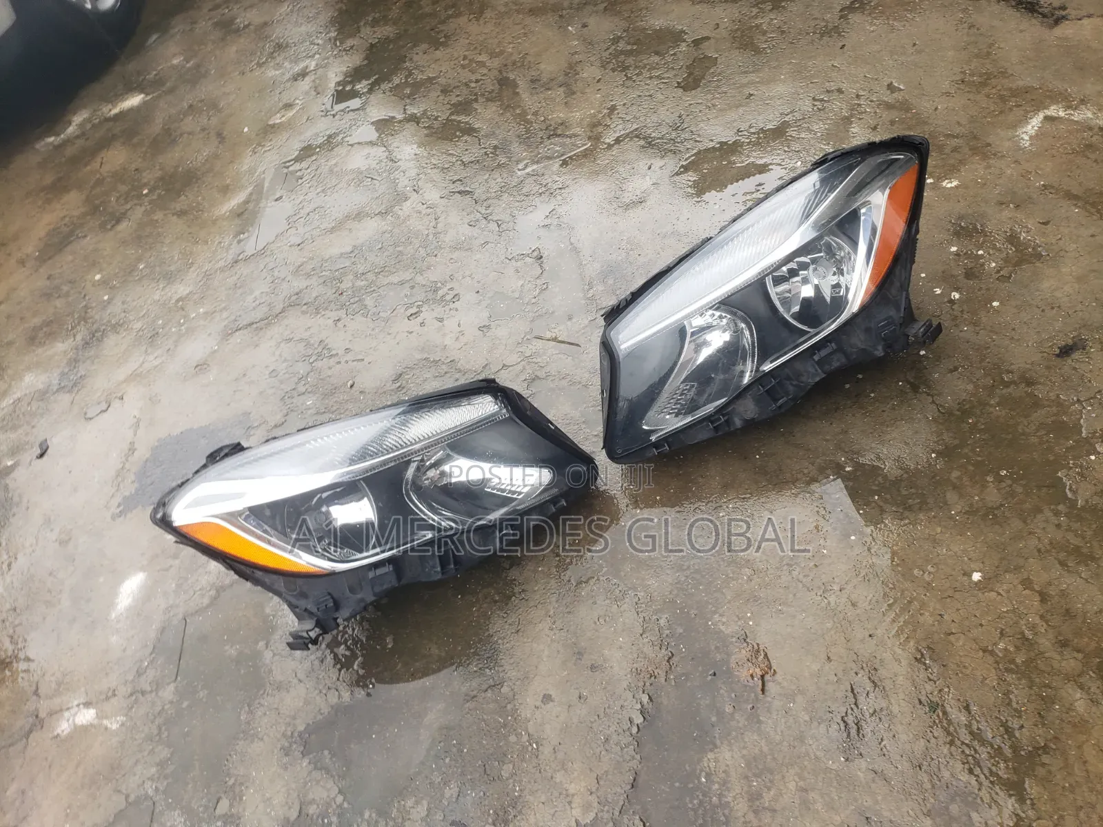 Mercedes-Benz GLA Non-Charger Headlights