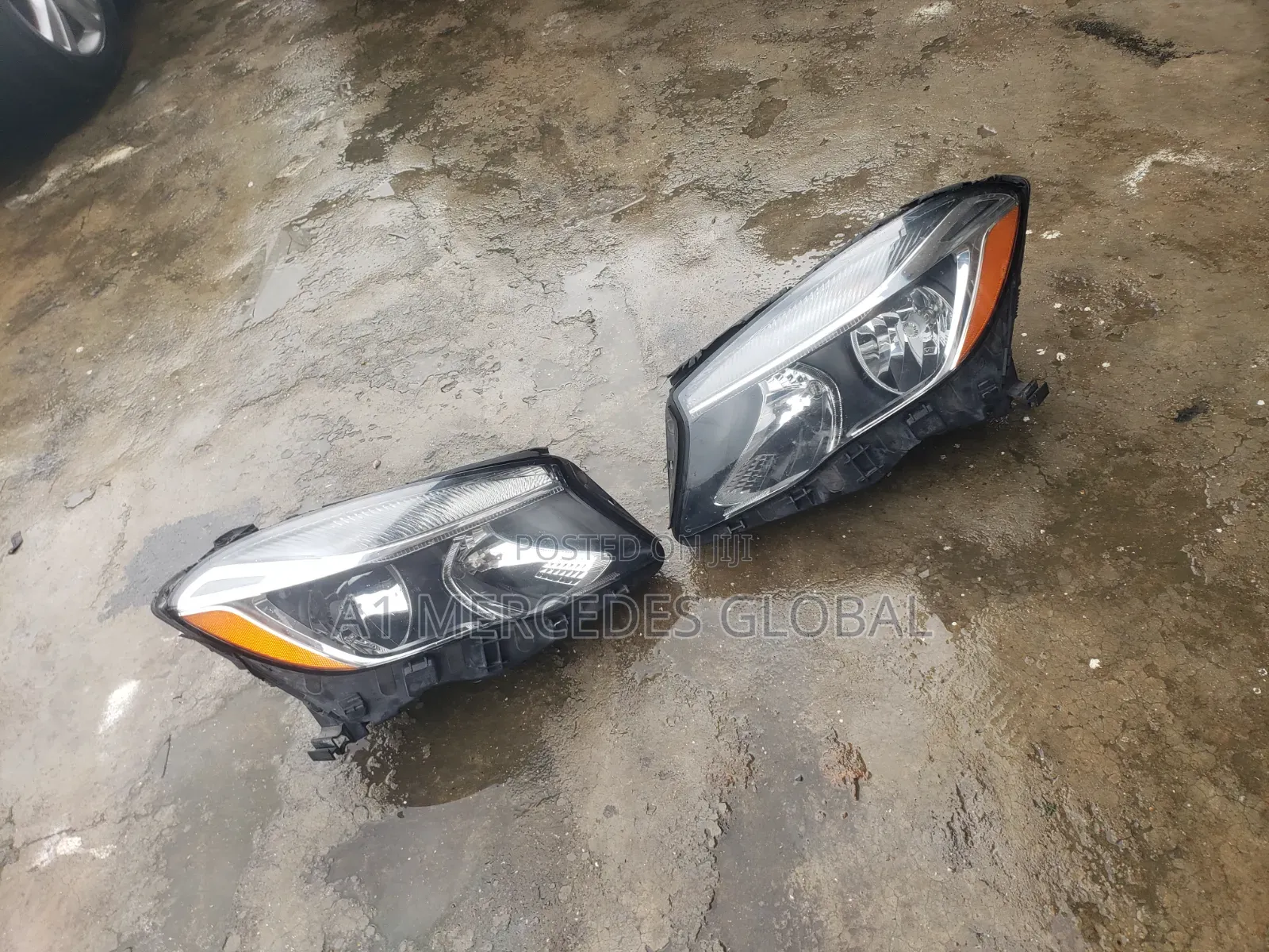 Mercedes-Benz GLA Non-Charger Headlights