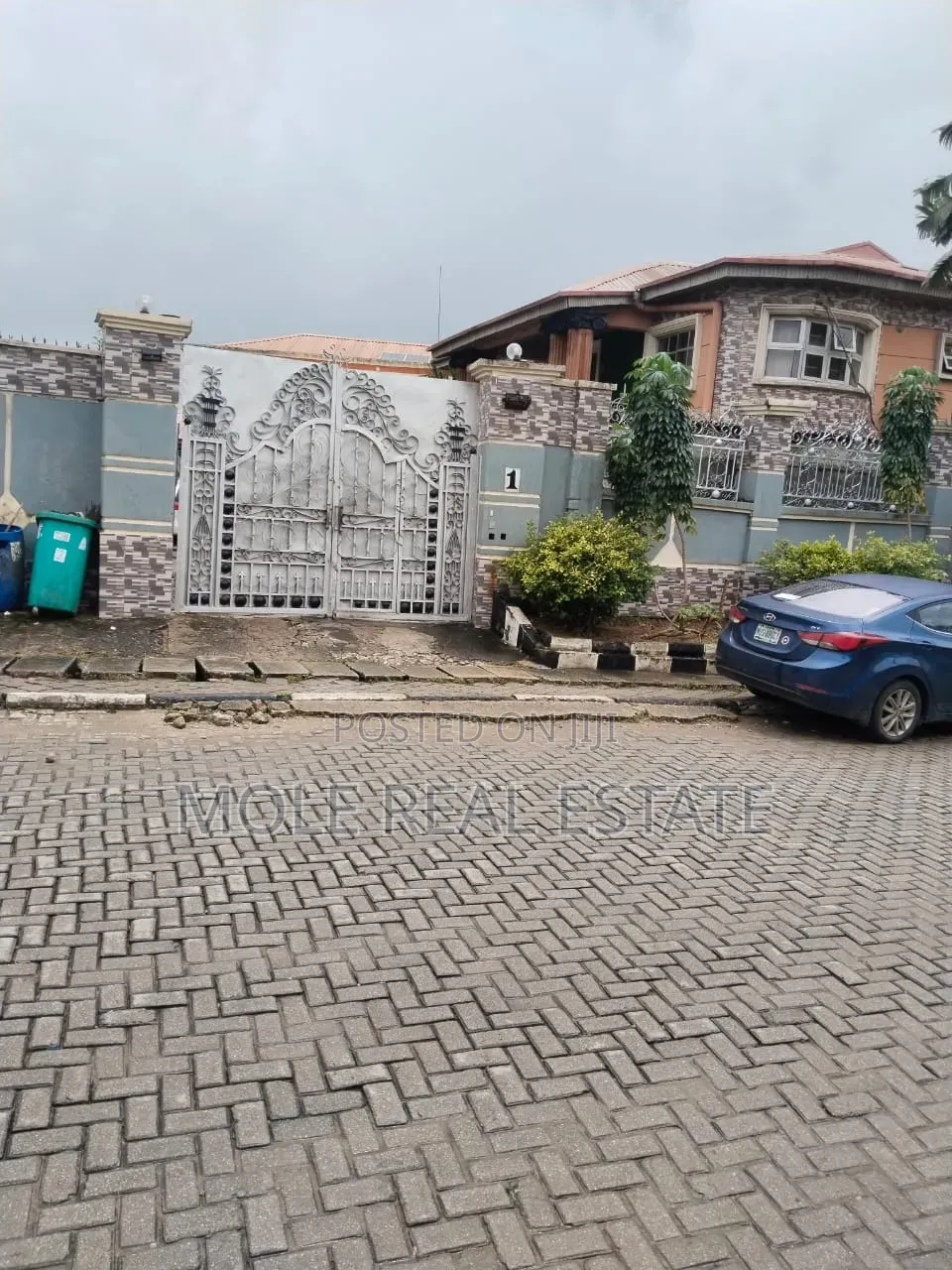 Furnished 8bdrm Duplex in Dolphin Estate for sale