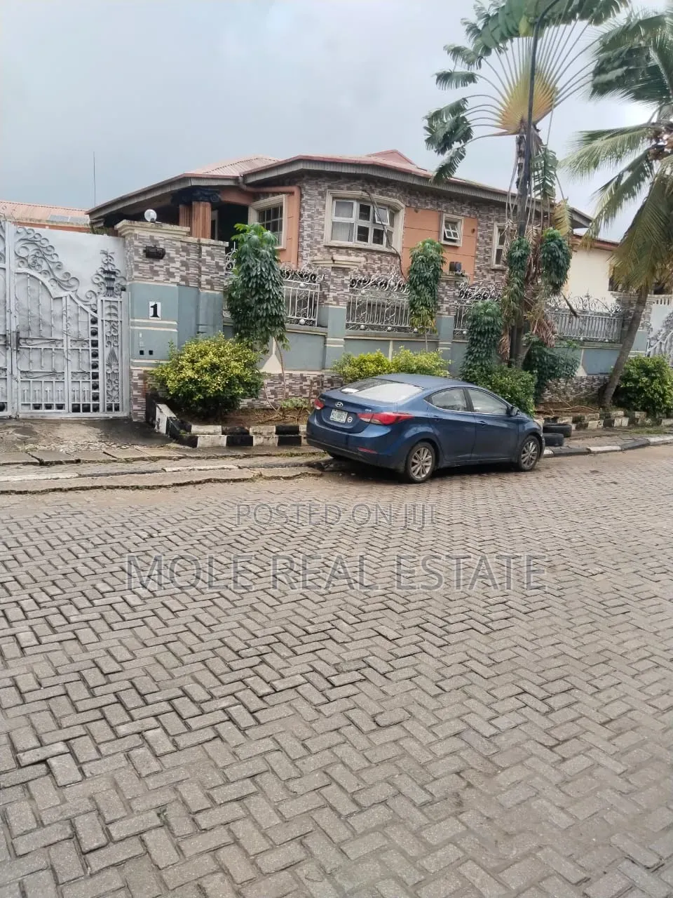 Furnished 8bdrm Duplex in Dolphin Estate for sale