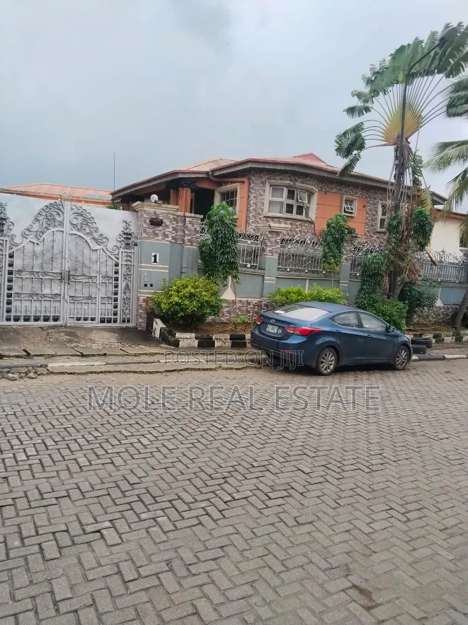Furnished 8bdrm Duplex in Dolphin Estate for sale