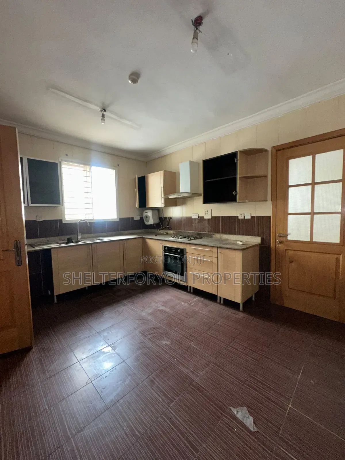 3bdrm Apartment in Lekki Phase 1 for rent