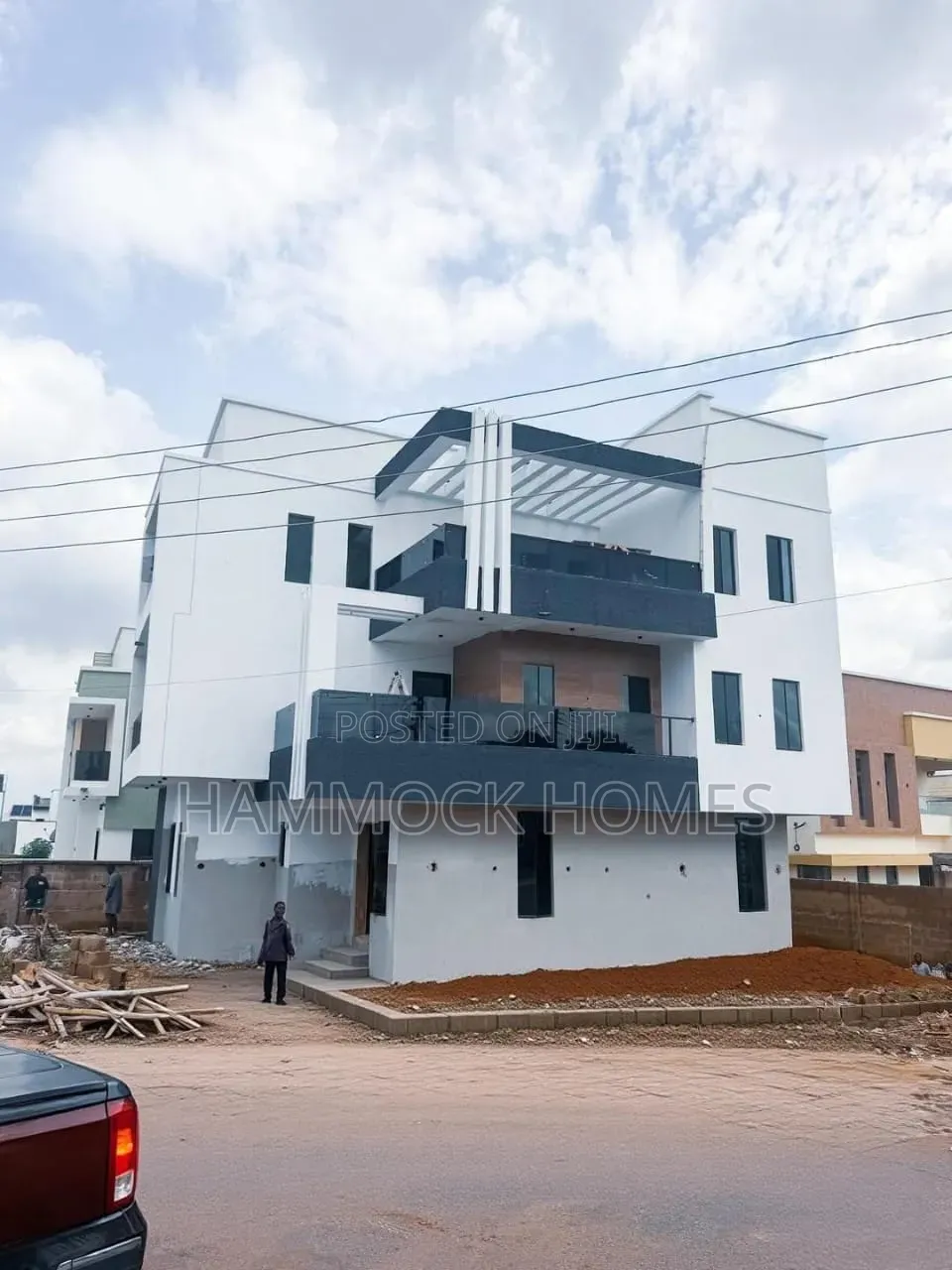 6bdrm Penthouse in Carlton Gate Gra, Akobo for sale