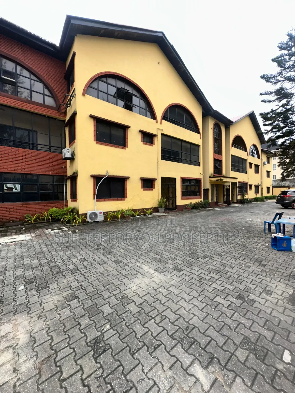 4bdrm House in Lekki Phase 1 for rent