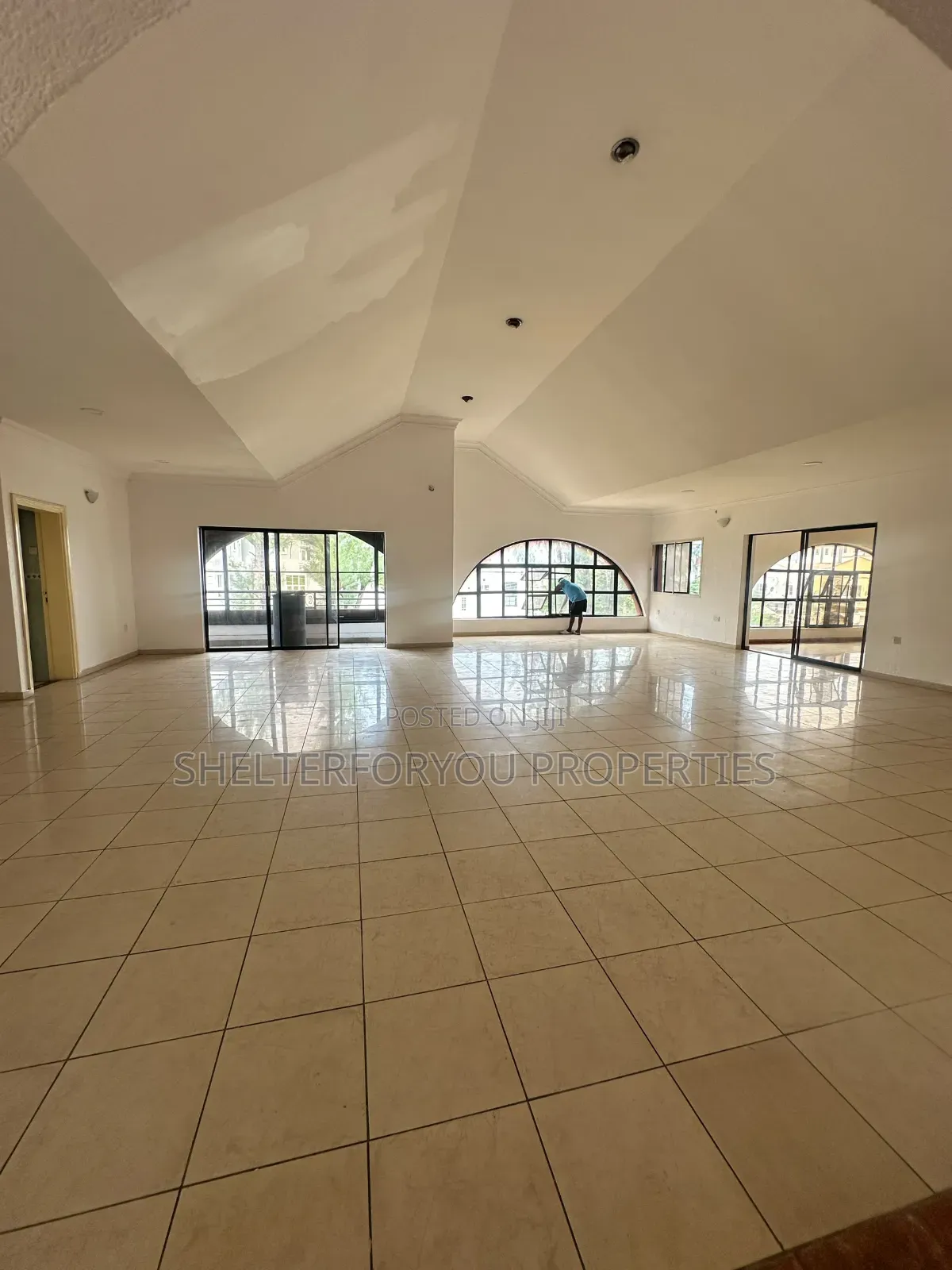 4bdrm House in Lekki Phase 1 for rent
