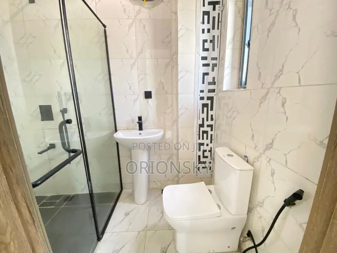 2bdrm Apartment in Lekki Phase 1 for sale