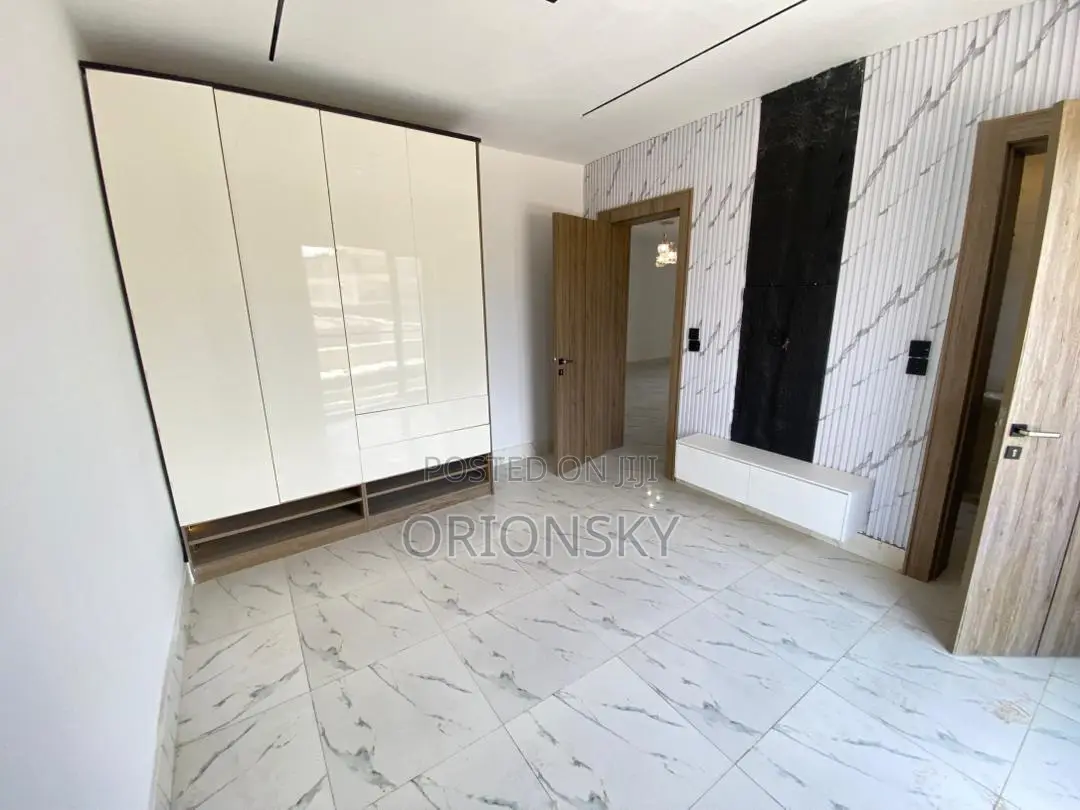 2bdrm Apartment in Lekki Phase 1 for sale