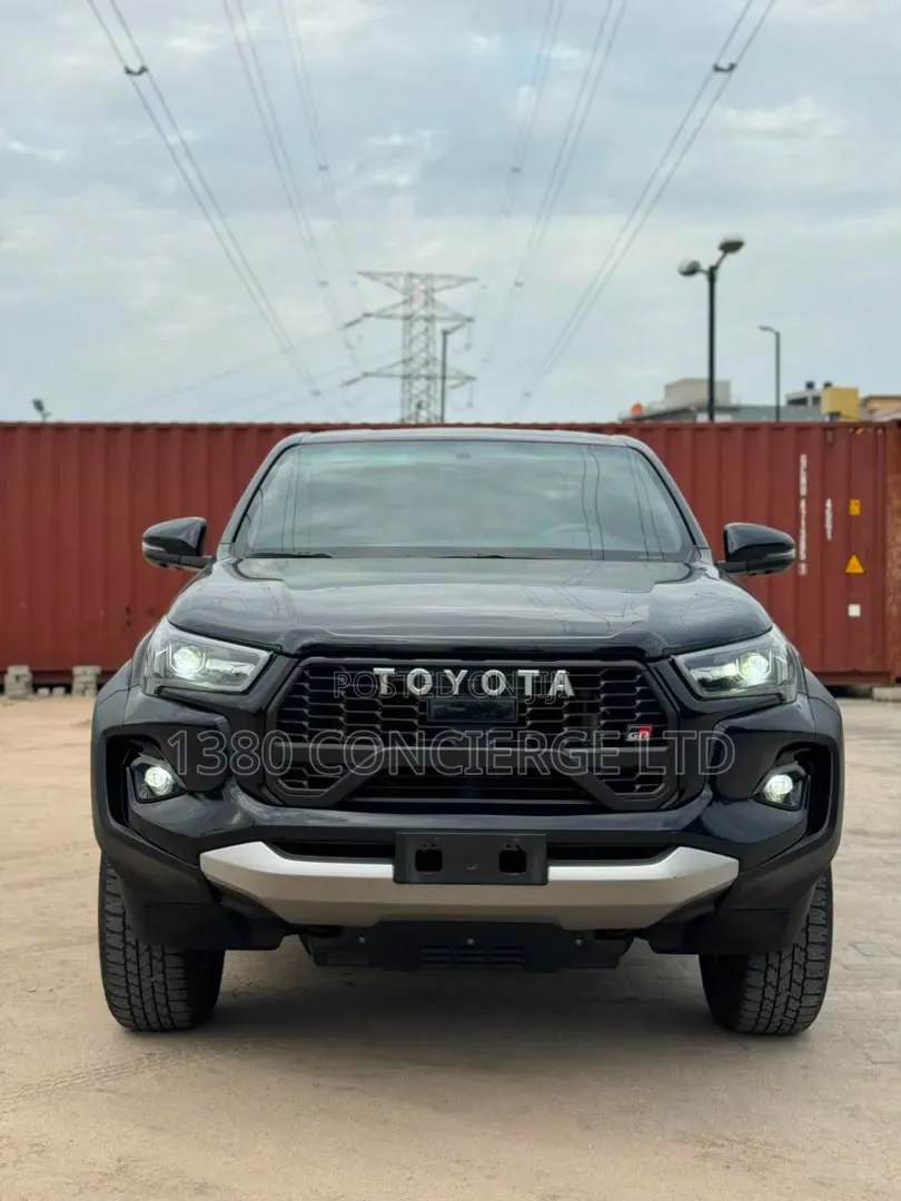 Toyota Hilux 2024 Black