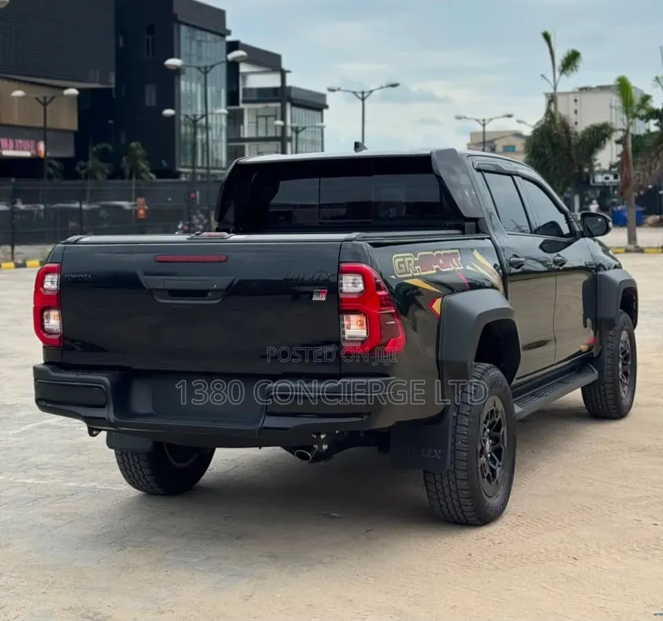 Toyota Hilux 2024 Black