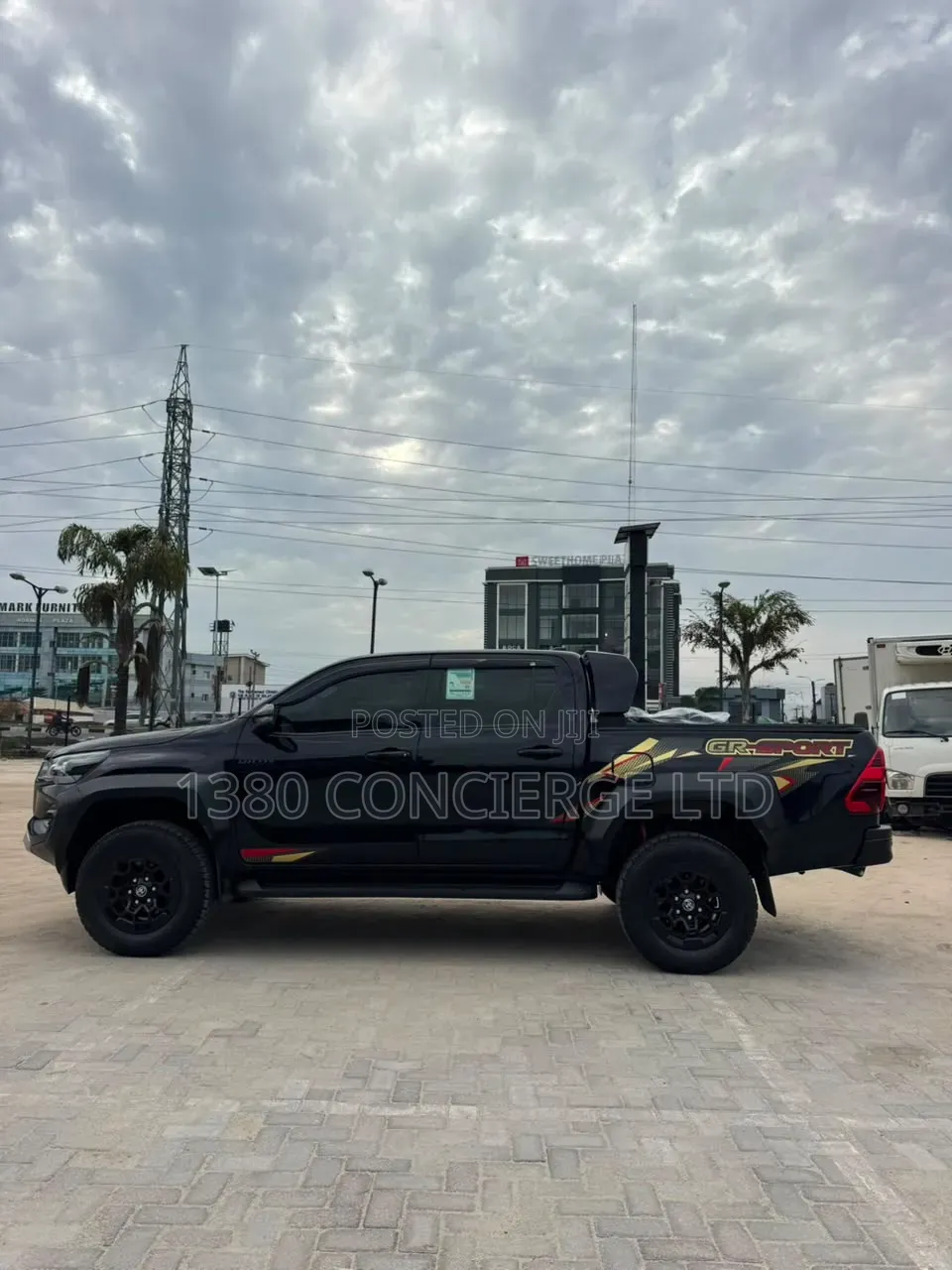 Toyota Hilux 2024 Black