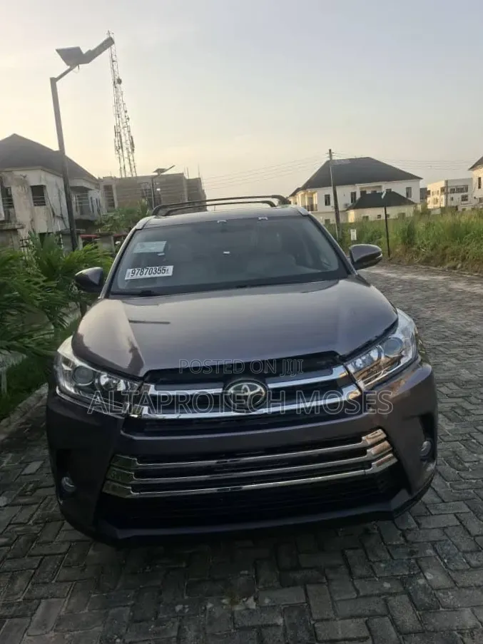 Toyota Highlander XLE 4dr SUV AWD (3.5L 6cyl 6A) 2015 Gray