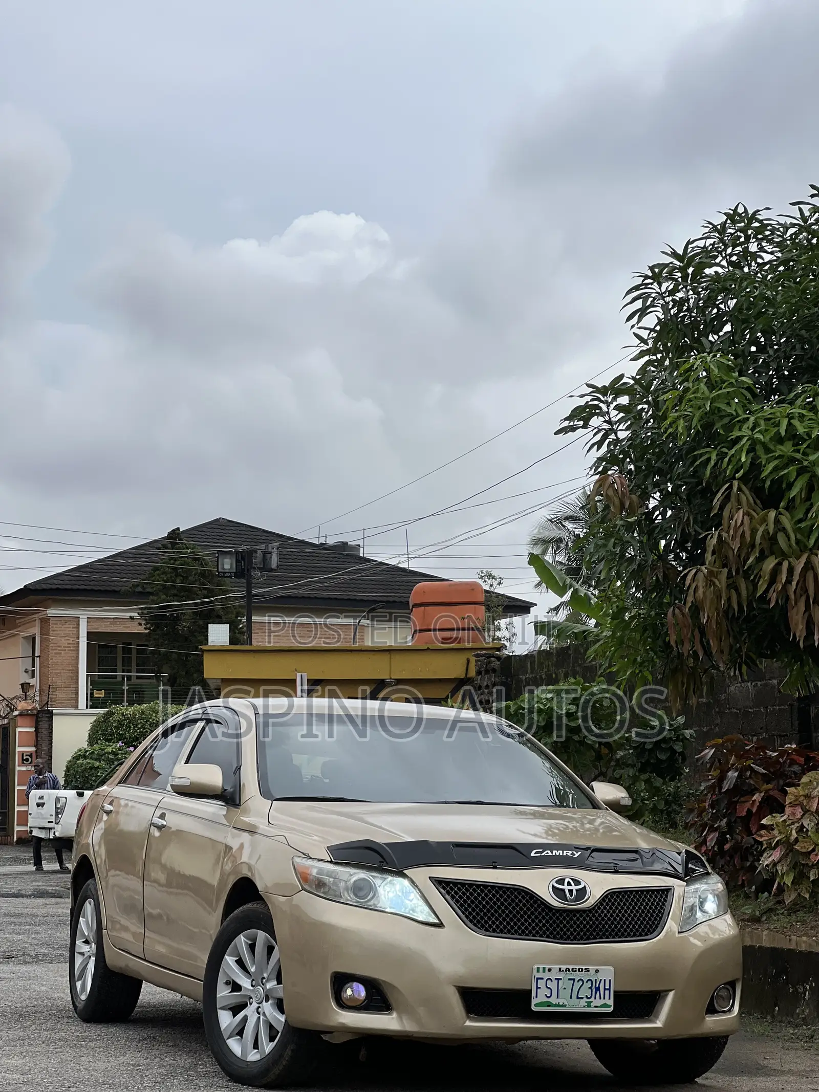 Toyota Camry 2010 Gold