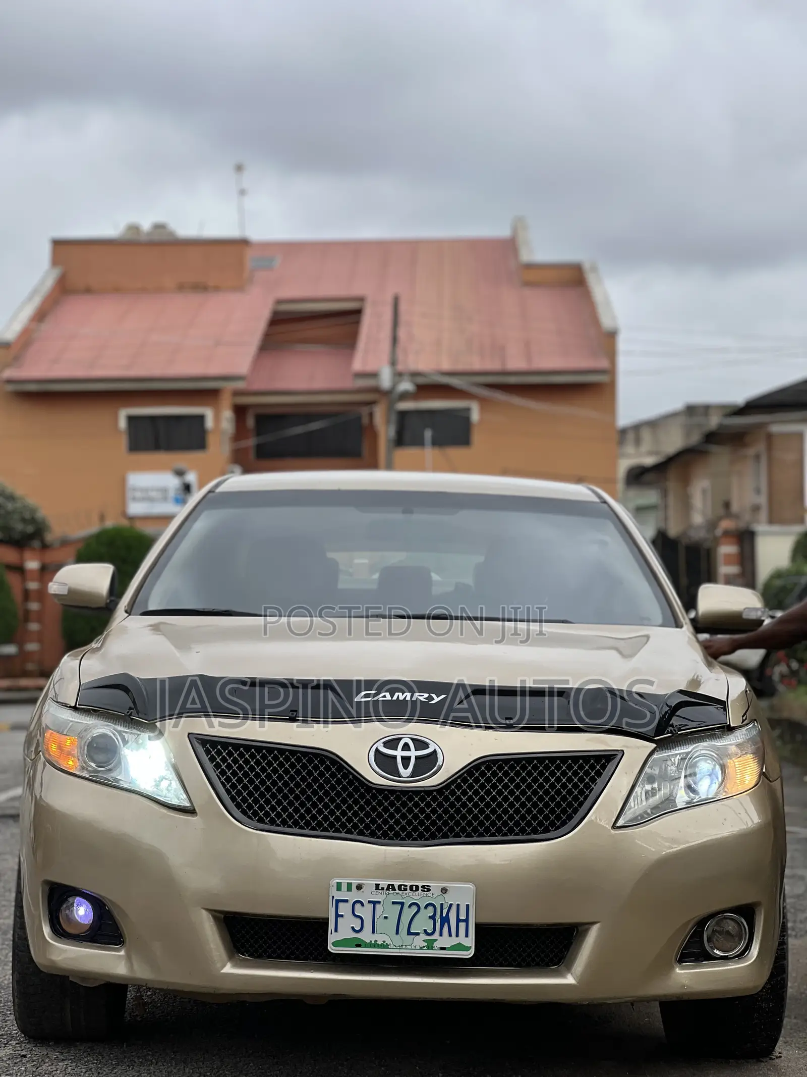 Toyota Camry 2010 Gold