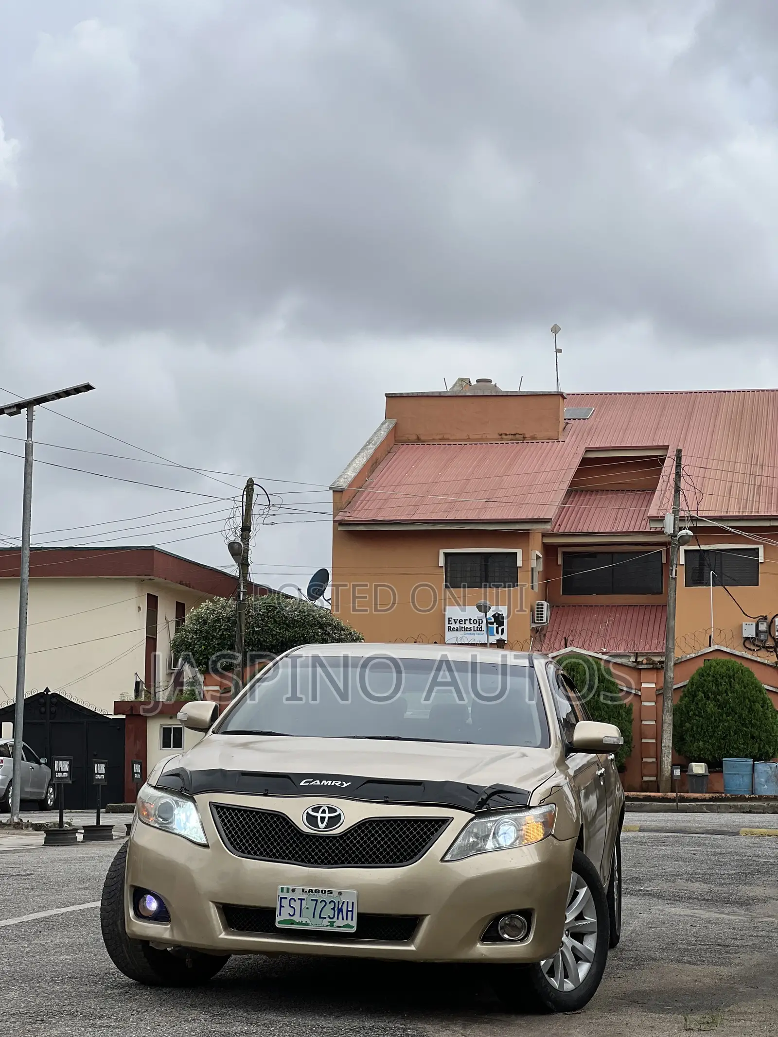 Toyota Camry 2010 Gold